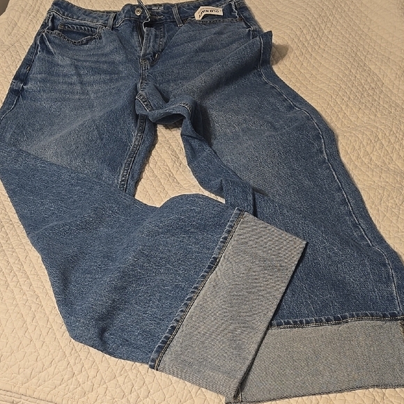 Old Navy Wide Leg Jeans - Picture 4 of 17